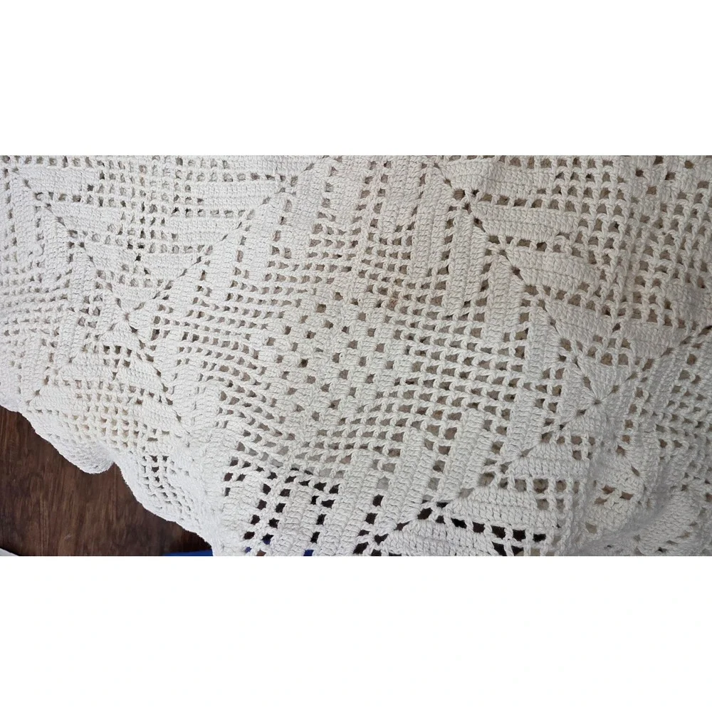 VTG Unbranded Crochet Tablecloth Cream Boho Geometric Starburst Y2k 46 x 74